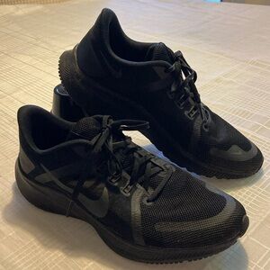Nike Mens Running shoes, black, size 9.  Like new